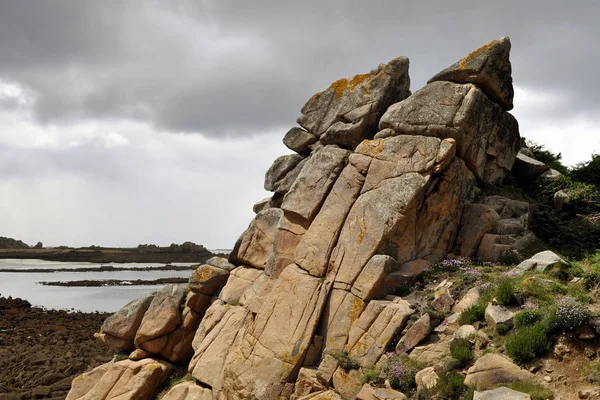 Havsstrand Vid Pointe Primel Tregastel Med Himmelsk Atmosfär — Stockfoto