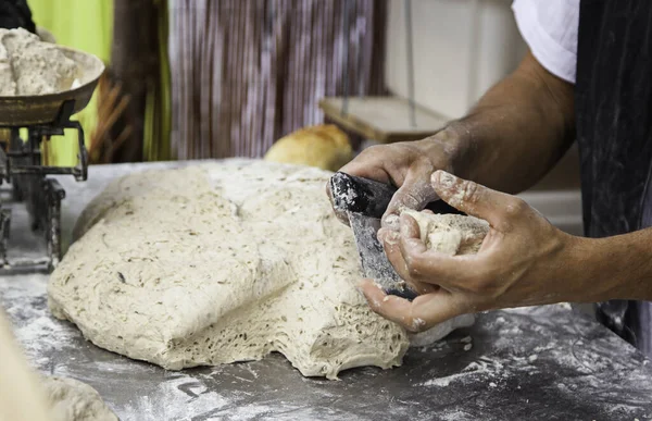 빵만드는 전통적 장인제과 — 스톡 사진