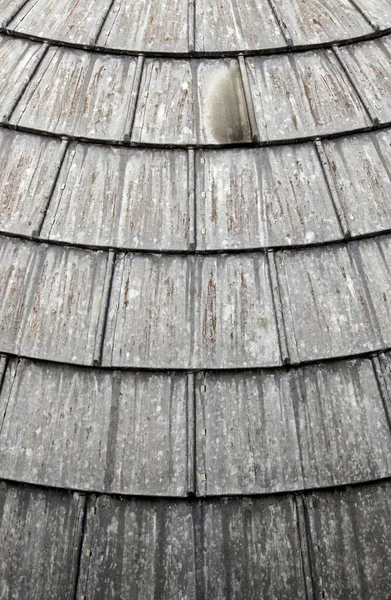 Eski Yıpranmış Metal Çatı Yağmura Karşı Korunma Detayları Paslı Metal — Stok fotoğraf