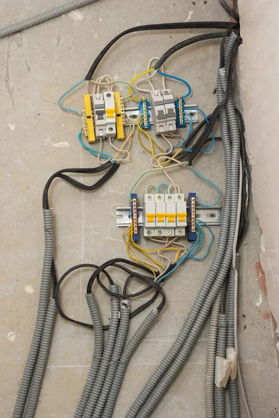 Dairenin Tavanında Yapımı Elektrik Kabloları Var — Stok fotoğraf