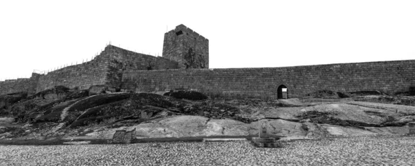 这座中世纪城堡始建于11世纪末至12世纪初 采用罗马哥特式建筑风格 位于葡萄牙的林海雷斯达贝伊拉 — 图库照片