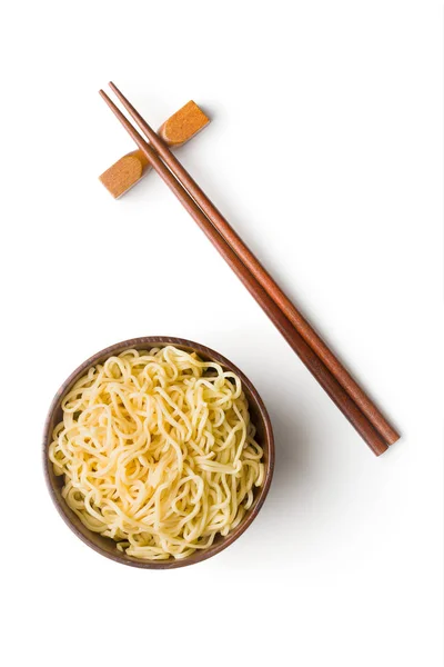 Macarrão Instantâneo Chinês Cozido Tigela Pauzinhos Isolados Fundo Branco — Fotografia de Stock