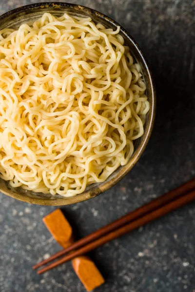 Fideos Instantáneos Chinos Cocidos Tazón Palillos —  Fotos de Stock