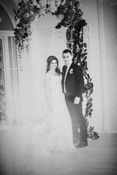 Black White Photography Bride Groom Posing Hotel Room — Stock Photo, Image