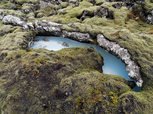 Eau Riche Boue Silice Entourée Roches Couvertes Mousse Péninsule Reykjanes — Photo