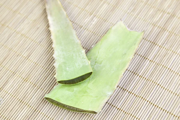 Pieces Aloe Vera Cut Bamboo Detail Plant Natural Medicine Take — Stock Photo, Image