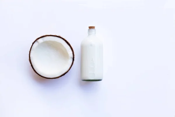 Coco Con Leche Coco Sobre Fondo Blanco Copiar Espacio — Foto de Stock