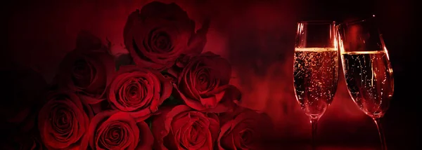 Rosas Vermelhas Nobres Com Champanhe Espumante Para Dia Dos Namorados — Fotografia de Stock