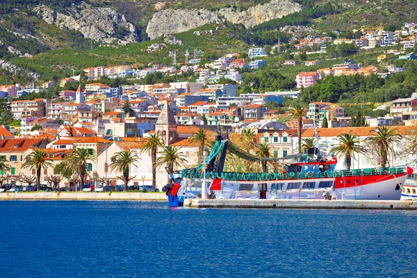 Makarska Boten Waterfront Onder Mening Van Berg Biokovo Dalmatië Regio — Stockfoto
