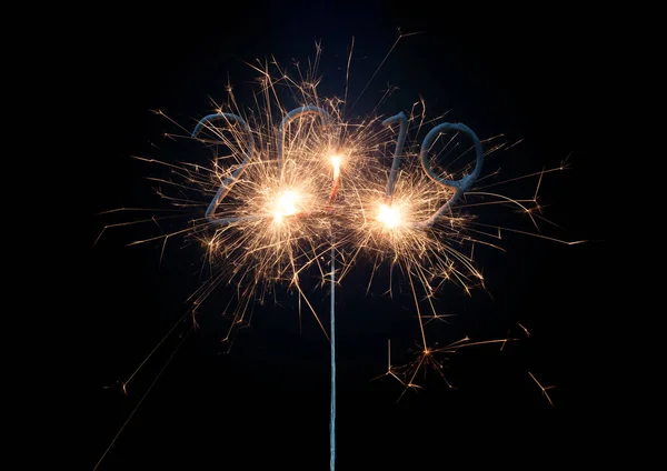 Sparkler Aislado Sobre Sólido Fondo Negro 2019 Feliz Año Nuevo — Foto de Stock