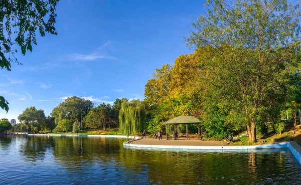 Одесса Украина 2018 Большой Пруд Одесском Парке Победы Солнечный Осенний — стоковое фото
