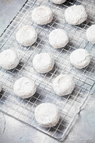 Hausgemachtes Griechisches Shortbread Kourabiedes Cookies Mit Mandeln Und Puderzucker — Stockfoto