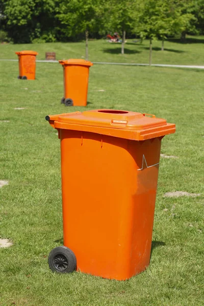 Bote Basura Naranja Papelera Parque Prado — Foto de Stock