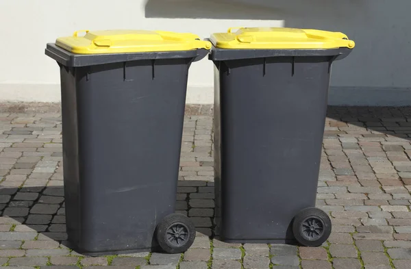 Żółte Pojemniki Odpady Tworzyw Sztucznych — Zdjęcie stockowe