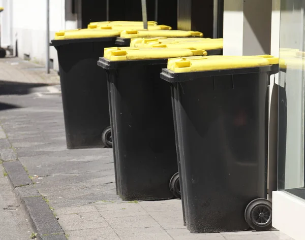 Pattumiere Riciclaggio Gialle Rifiuti Plastica — Foto Stock