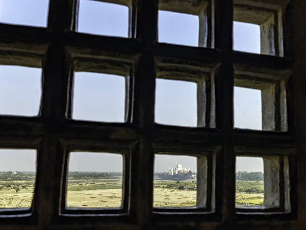 Ταζ Μαχάλ Πίσω Από Κάγκελα Πανοραμική Θέα Των Πεδίων Taj — Φωτογραφία Αρχείου
