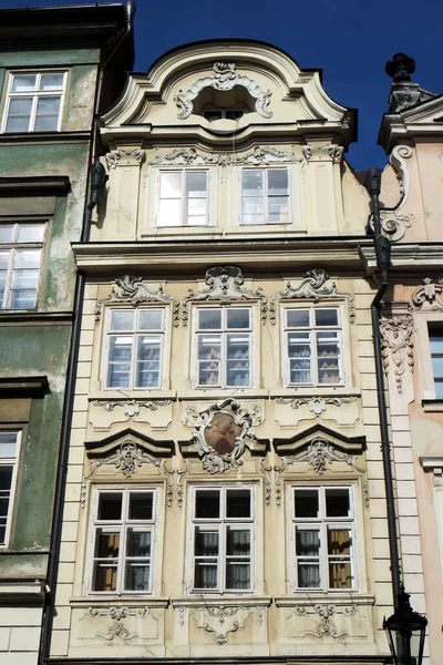 布拉格的历史建筑立面 — 图库照片