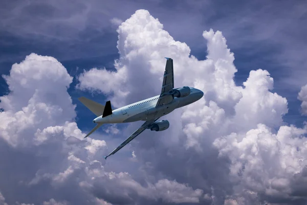 Avion Dans Ciel Mode Transport Avec Beaux Nuages — Photo