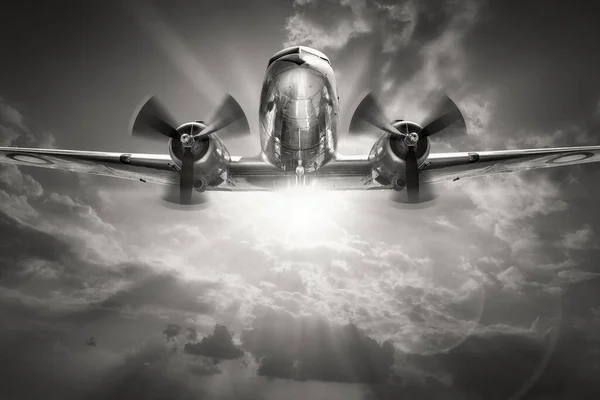 Historické Letadlo Proti Slunné Obloze — Stock fotografie