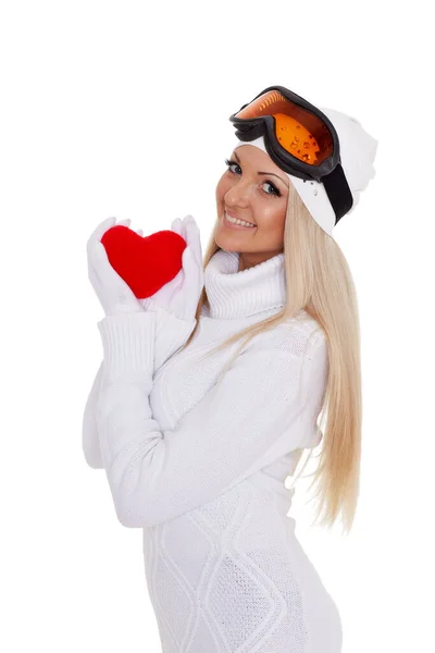 Mulher Nova Roupa Inverno Copos Esqui Mantém Mãos Coração Vermelho — Fotografia de Stock