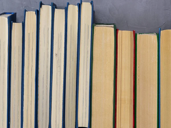 Fragment Bookshelf Různými Knihami Zblízka — Stock fotografie