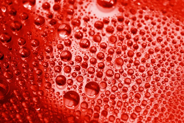 Cerrar Gotas Agua Sobre Fondo Tono Rojo — Foto de Stock