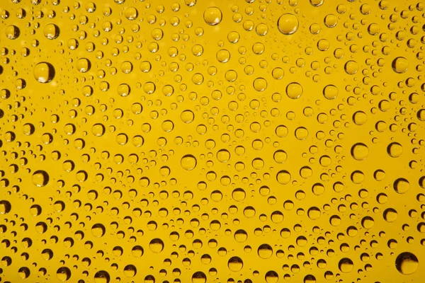 Gotas Água Fundo Amarelo — Fotografia de Stock