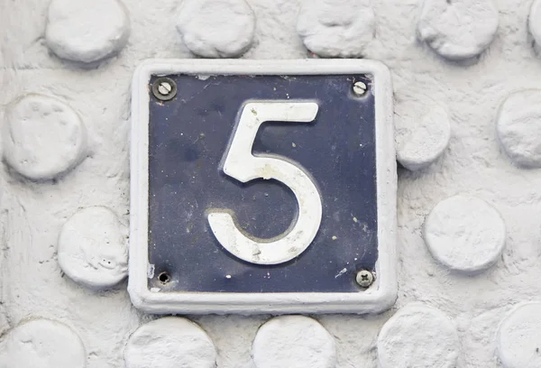 Номер Пять Стене Дома Подробная Информация Нечетное Число — стоковое фото