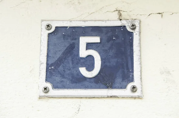 Bir Evin Duvarında Beş Numara Bir Takım Bilgilerin Ayrıntıları Tek — Stok fotoğraf