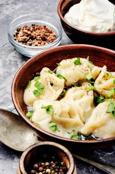 Παραδοσιακό Ρωσικό Πιάτο Pelmeni Meat Ζυμαρικά Ρουστίκ Φόντο — Φωτογραφία Αρχείου