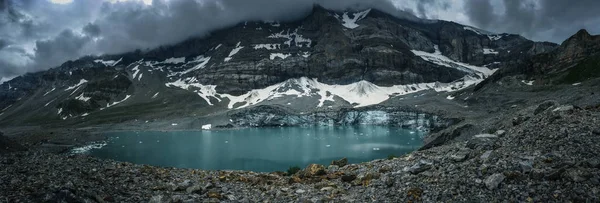 Lago Glaciar Alpino Los Alpes Suizos Con Agua Hielo Tonos —  Fotos de Stock
