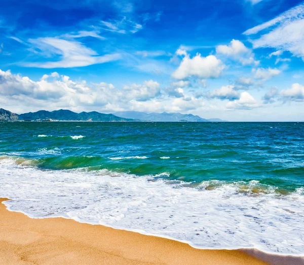 Vista Panorámica Playa Nha Trang Día Soleado Hermoso Paisaje Tropical — Foto de Stock