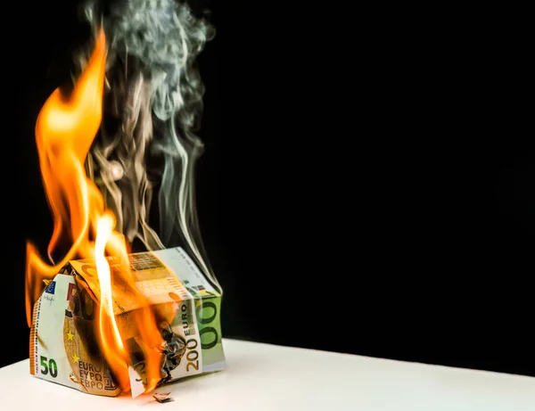 Casa Composta Por Eur Banknote Burning Fire — Fotografia de Stock