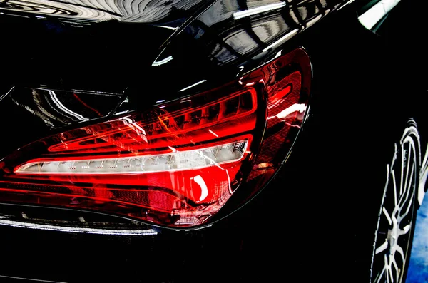 Nahaufnahme Luxusauto Rücklicht Auf Einem Schwarzen Auto — Stockfoto
