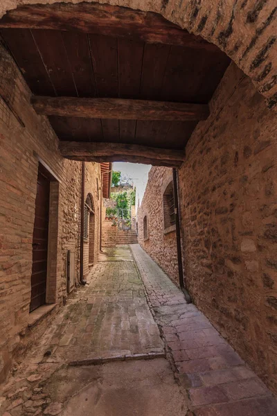 Mittelalterliche Stufenstraße Der Italienischen Hügelstadt Spello — Stockfoto