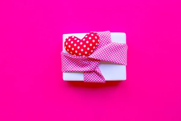 Dia Dos Namorados Com Caixa Presente Fundo Rosa Espaço Cópia — Fotografia de Stock