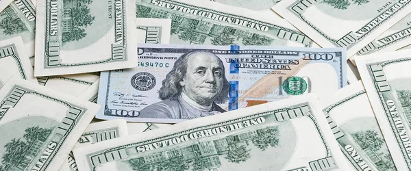 Achtergrond Van Dollars Notities Van Honderd Amerikaanse Dollars Zijn Verspreid — Stockfoto