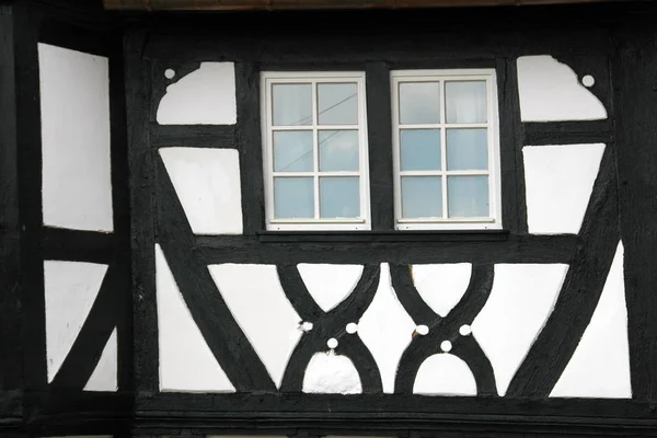 Altes Holzfenster Mit Fenstern — Stockfoto