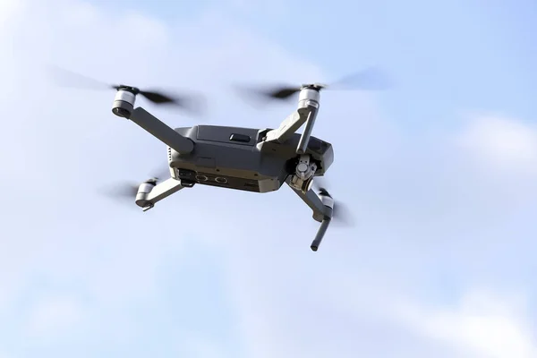 Drone Repül Levegőben Háttérben — Stock Fotó