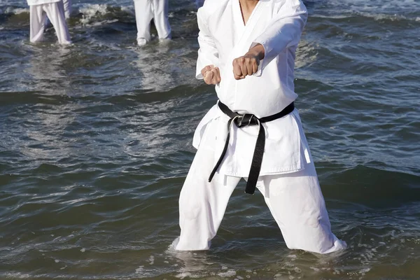 Japanische Karate Kampfkunst Spirituelles Sitzen Strand — Stockfoto