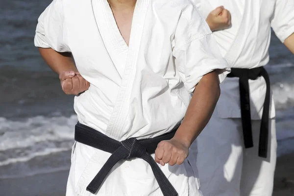 Japán Karate Harcművészet Edzés Strandon — Stock Fotó
