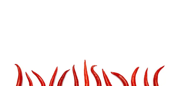 Kağıt Beyaz Zemin Üzerine Kırmızı Biber — Stok fotoğraf