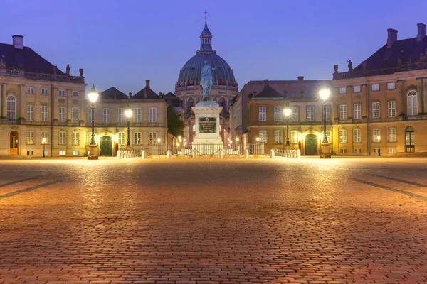 Schloßplatz Amalienborg Und Schloß Amalienborg Mit Statue Friedrich Kopenhagen Hauptstadt — Stockfoto