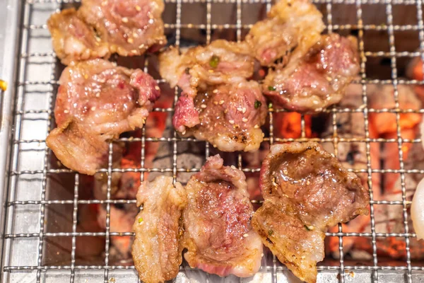 Grelhado Japonês Wagyu Premium Carne Yakiniku Com Carvão Quente Vermelho — Fotografia de Stock