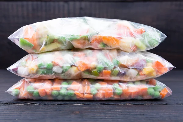 Mrożone Warzywa Plastikowej Torbie Koncepcja Przechowywania Zdrowej Żywności — Zdjęcie stockowe