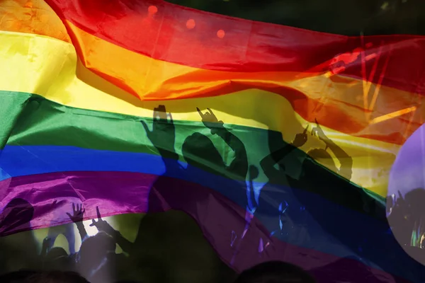 Défilé Gays Lesbiennes Arborant Drapeau Arc Ciel — Photo
