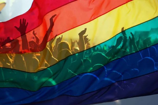Melegek Leszbikusok Felvonulása Szivárvány Zászlóval — Stock Fotó