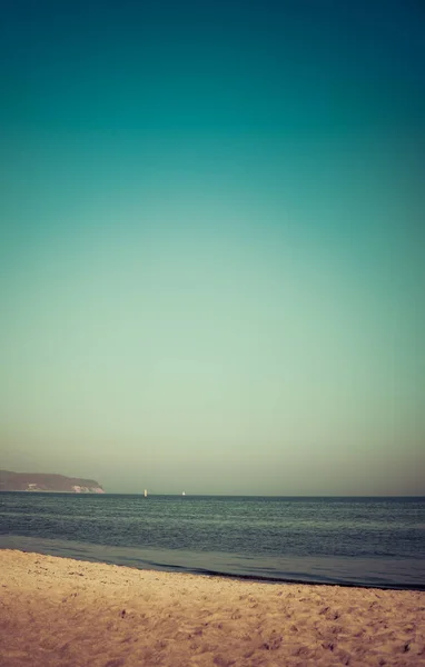 Paysage Été Avec Plage Sable Vide Sur Mer Calme — Photo