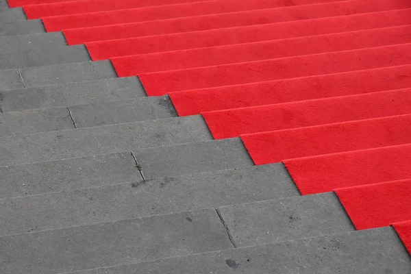 Close Red Carpet Grey Concrete Stairs Perspective Ascending High Angle — Stock Photo, Image