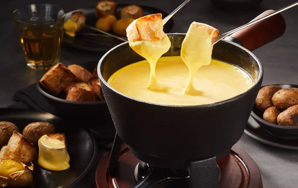 Dipping Gourmet Cheese Fondue Toasted Croutons Forks Traditional Swiss Meal — Stock Photo, Image